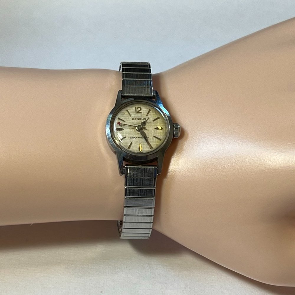 Vintage Benrus Shock Absorber Watch Swiss (1920-1970)s Silver Tone Flexible Band